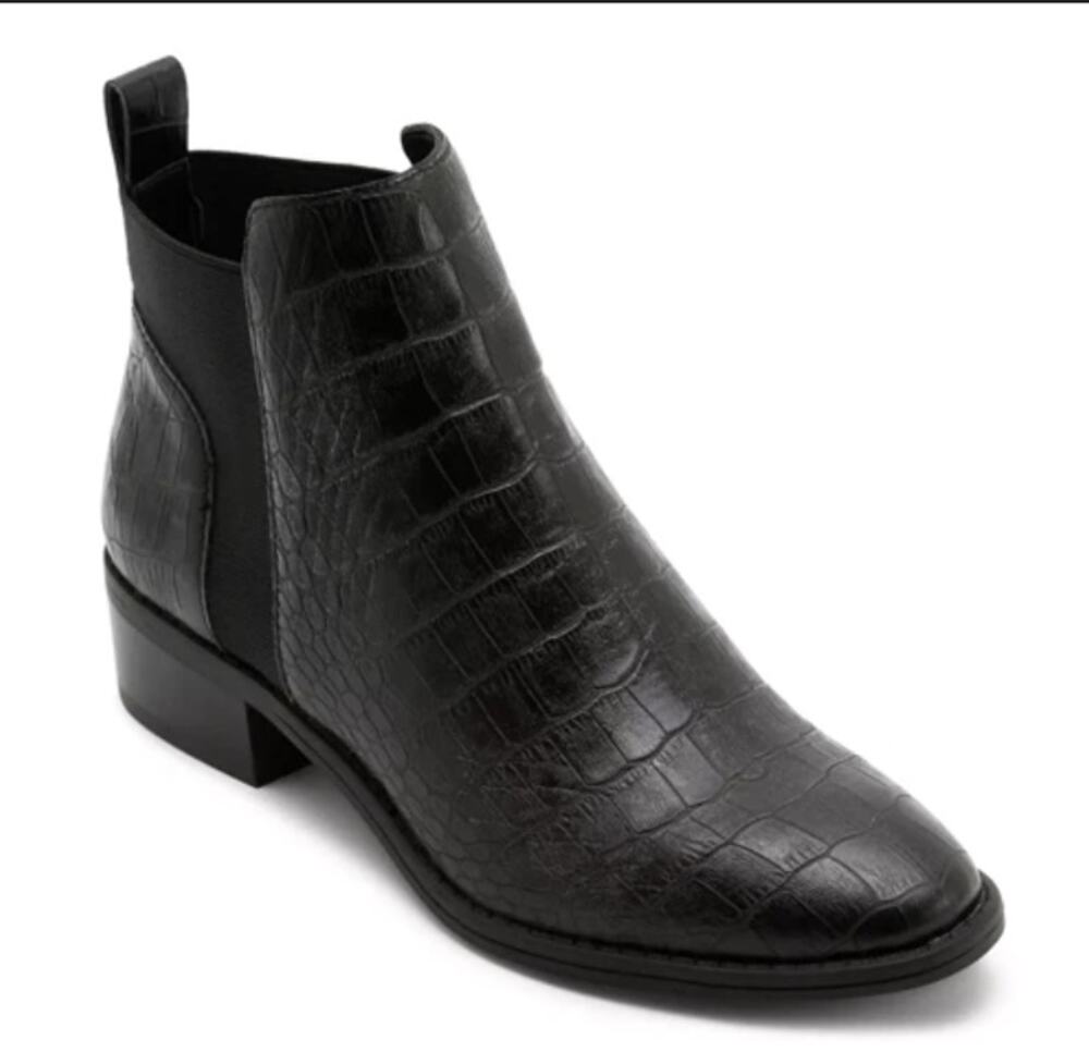 DOLCE VITA Tristan Chelsea Boots in Black Textured Leather // 8.5
